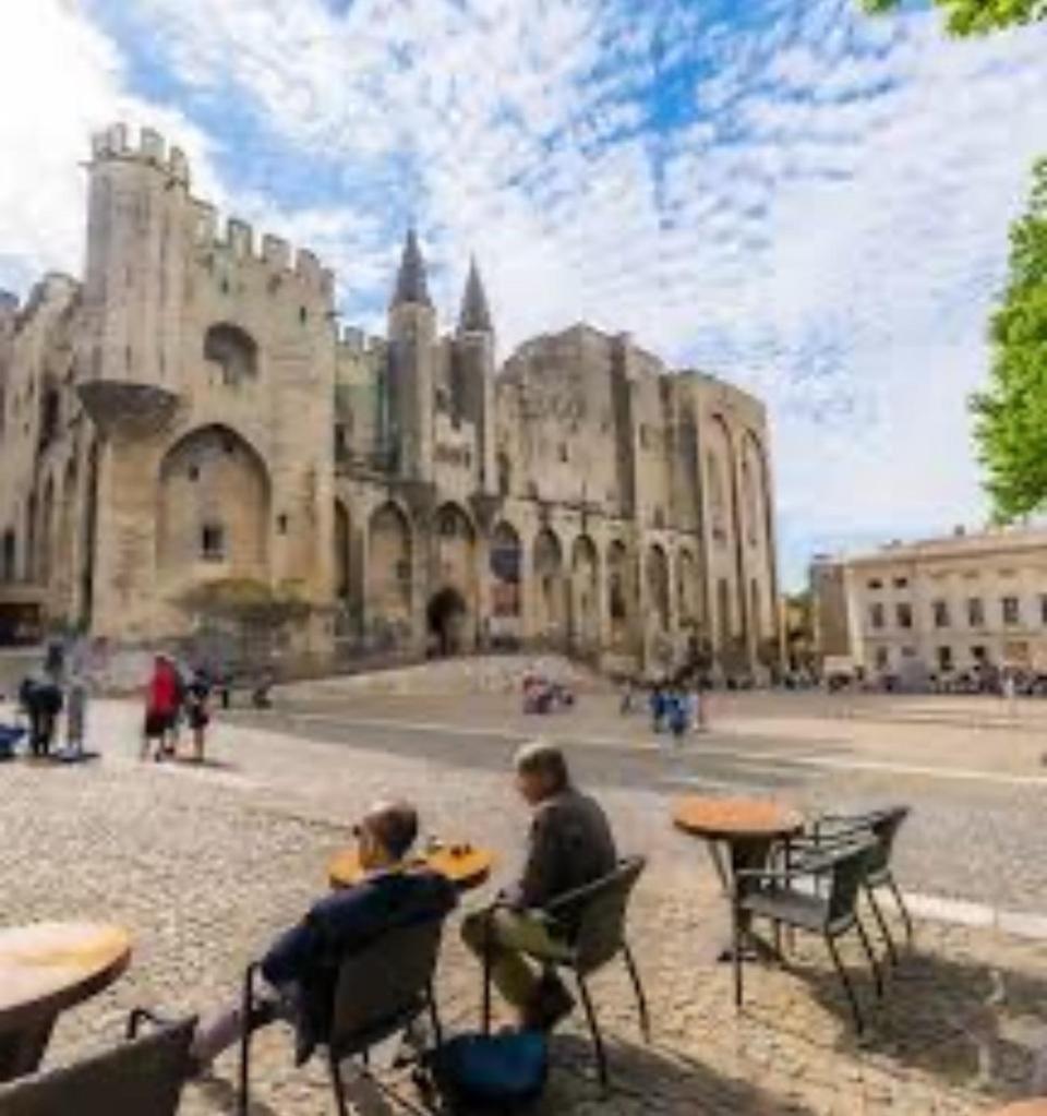 32 M2 Intra Muros - Wifi - Netflix - Bureau