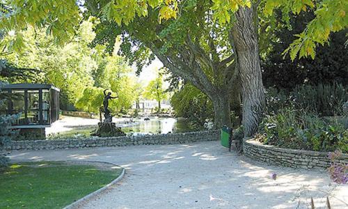 32 M2 Intra Muros - Wifi - Netflix - Bureau * Avignon